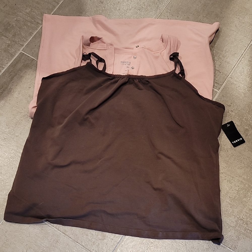 Lot of 2 22/24 and 3x Brown and Pink Tank Tops